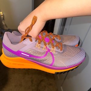 Women's NIKE React Pegasus Trail 4-Size 8.5 -Purple/Orange